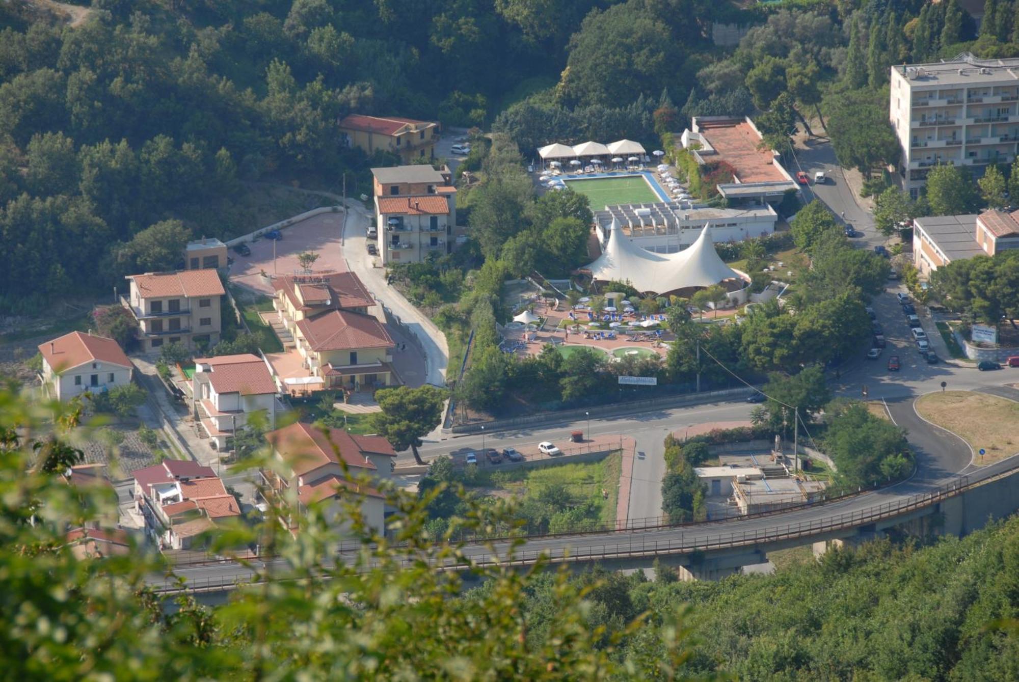 אקואפסה Real Asturias Hotel מראה חיצוני תמונה