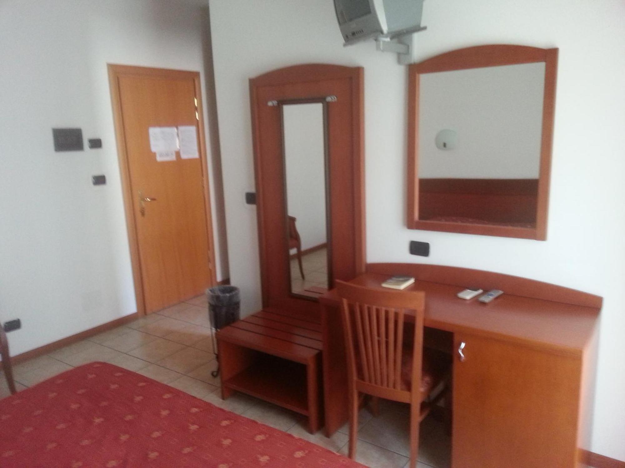 אקואפסה Real Asturias Hotel חדר תמונה